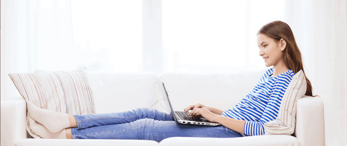 4 Ways to Turn Readers into Commenters commenting on a blog post