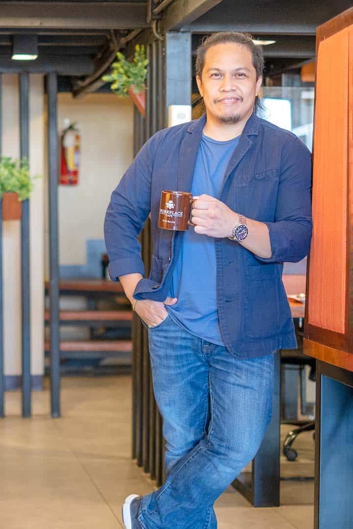 lendl trazo standing leaning coffee portrait lendl trazo standing leaning coffee portrait