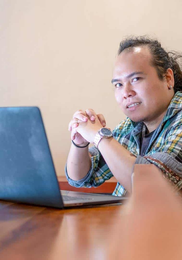 jaypee ancajas macbook folded hands jaypee ancajas macbook folded hands