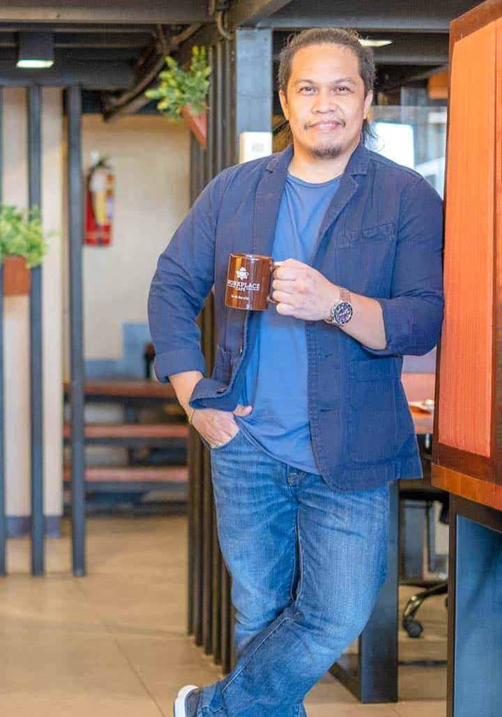 lendl trazo standing leaning coffee portrait